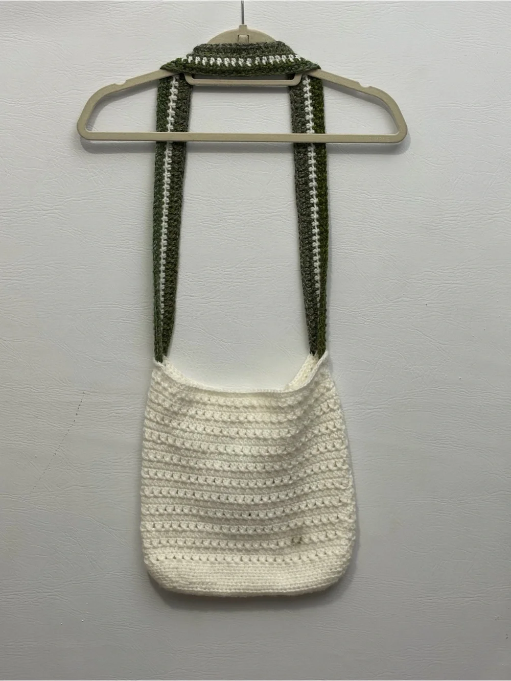 Handcrafted White and Olive Crochet Shoulder Bag - Picture 4 of 8